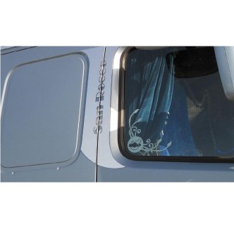 1 - RIVESTIMENTO INOX PIANTONI SPORTELLO FH 2 C/SCRITTA VOLVO IN COPPIA