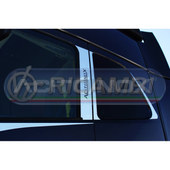 1 - RIVESTIMENTO INOX PIANTONI SPORTELLO FH 4 C/SCRITTA VOLVO IN COPPIA