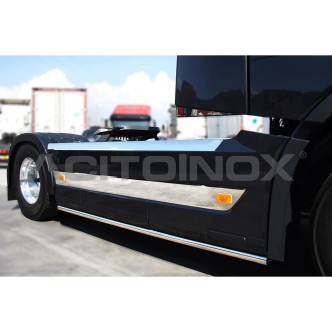 1 - COPRICARENA SUP. + FASCE INOX VOLVO FH 4 EURO 5 C/BATTERIE LAT. IN COPPIA