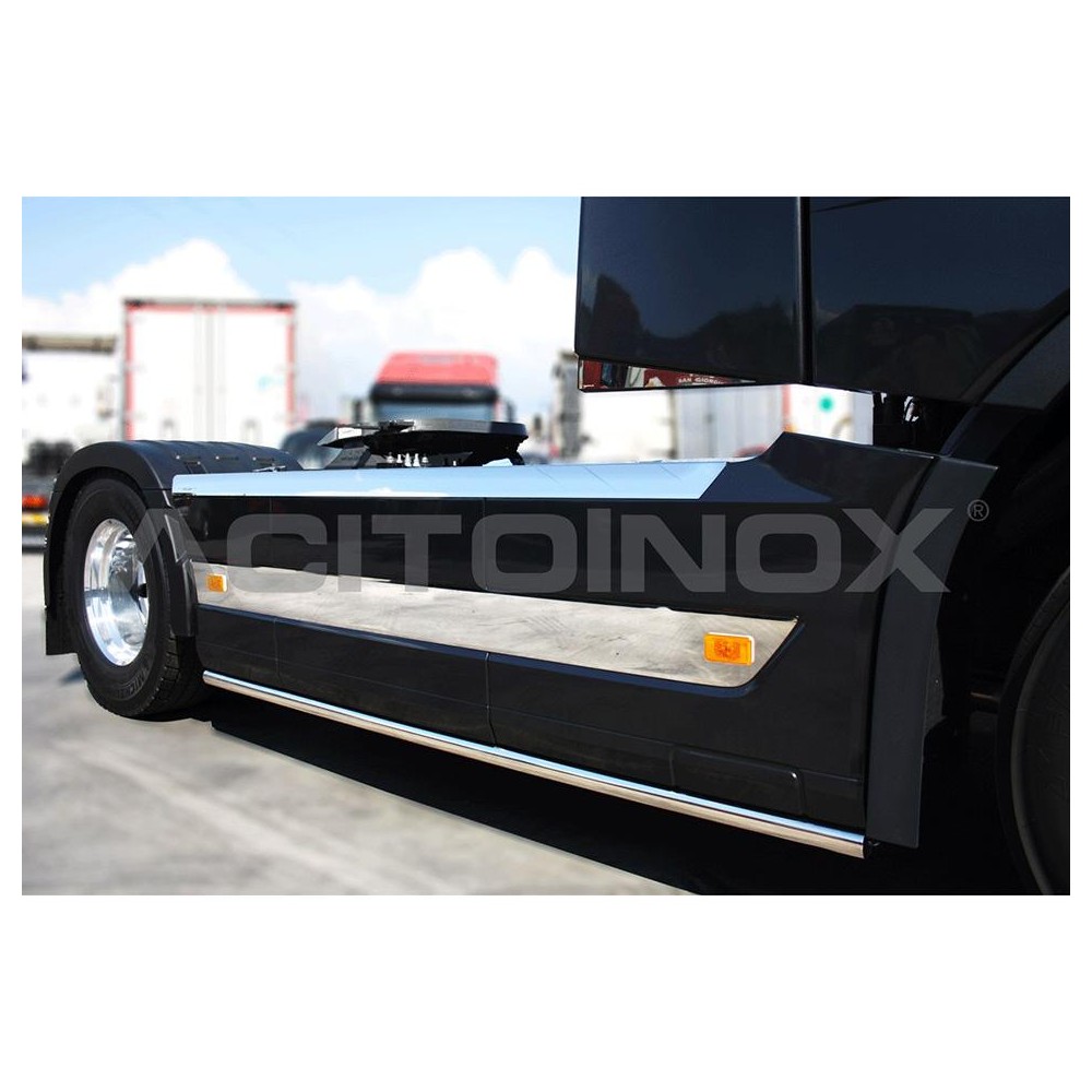 2 - COPRICARENA SUP. + FASCE INOX VOLVO FH 4 EURO 5 C/BATTERIE LAT. IN COPPIA